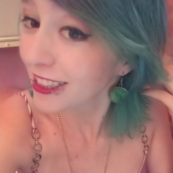 Meet your Posher, Monet - Picture 2 of 3